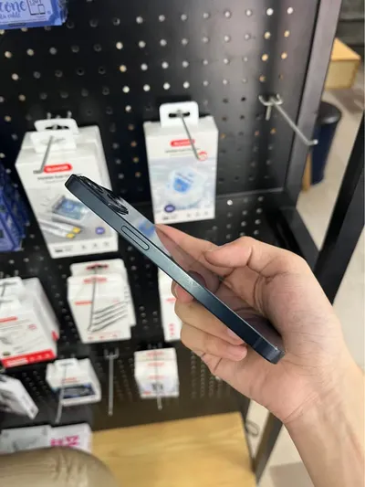 iPhone 13 128GB, 정품, 새 배터리 — 2/3
