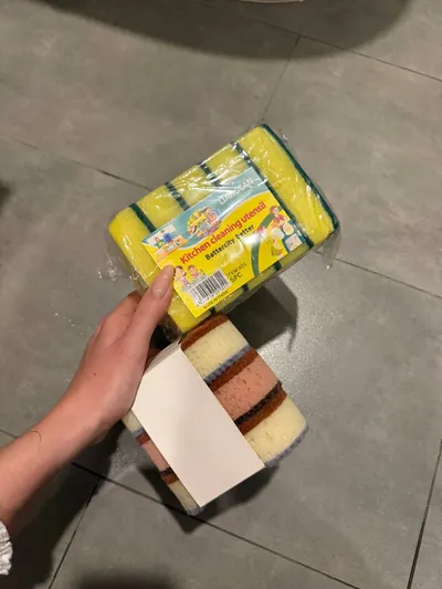 Household items bundle: vase, dustpan, squeegee and cleaning supplies — 9/9
