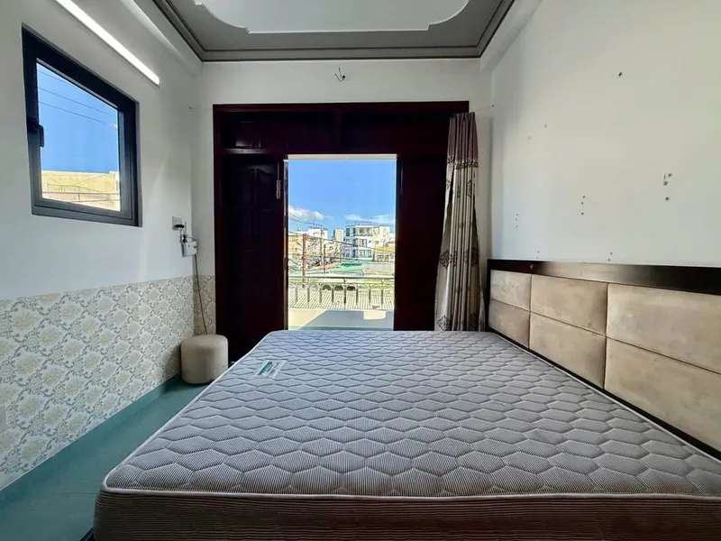 Whole house for rent in Phương Sài, 15M VND/month, live & business — 4/5