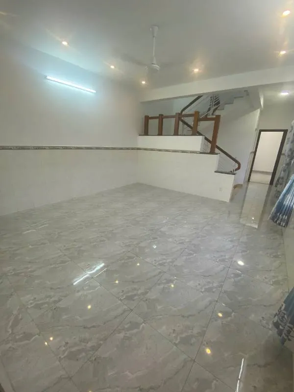 Whole street-front house for rent on Thích Quảng Đức, 4 bedrooms, 35M VND/month — 7/10