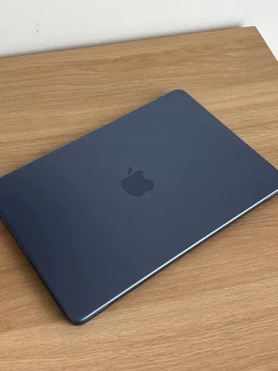 MacBook Pro 2025 128GB – New Condition with Apple Mouse & Accessories