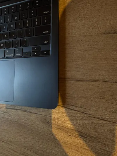 MacBook Air M2 13.6" (2022), Space Gray — 4/7