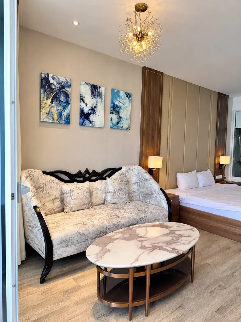Căn hộ 45m² đầy đủ nội thất, có ban công nhìn ra biển, trung tâm thành phố — 6/8