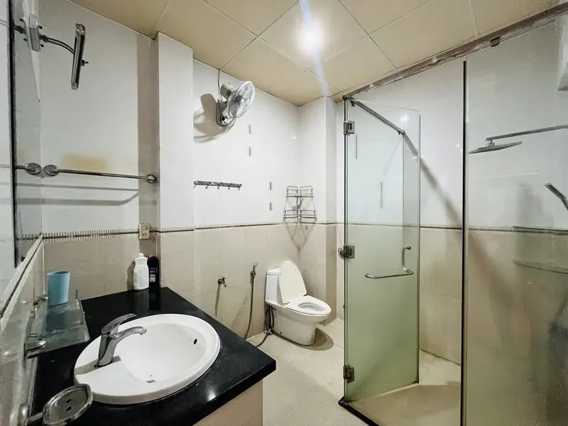 Cho thuê nhà 3 phòng ngủ đầy đủ nội thất, kết hợp kinh doanh, Phương Sài, 24 triệu VND/tháng — 3/10