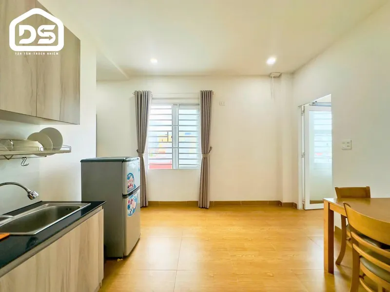 Bright 1-bedroom apartment with balcony on Buu Doa