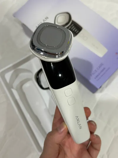 Used skin care devices (ANLAN EMS, Halio) and a new comb for sale — 3/4