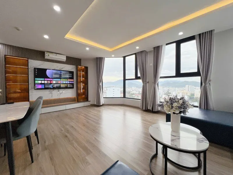 2-Bedroom Corner Apartment HUD Building – Nguyen Thien Tuat, 90m², Furnished