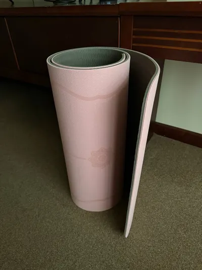 Yoga mat, shoe rack, laundry capsules and fabric softener for sale