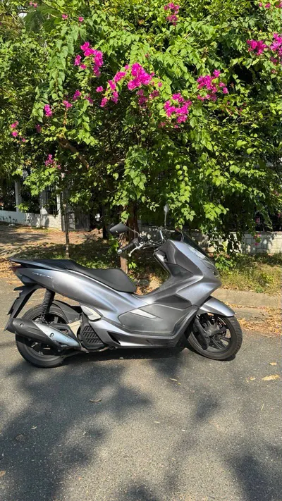 Honda PCX 2018 125cc scooter for sale, 36M VND