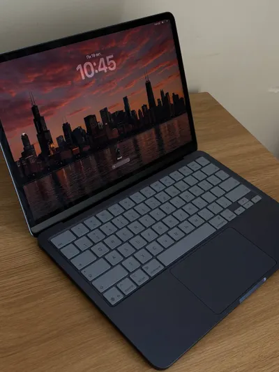 MacBook Pro 2025 128GB – New Condition with Apple Mouse & Accessories — 2/6