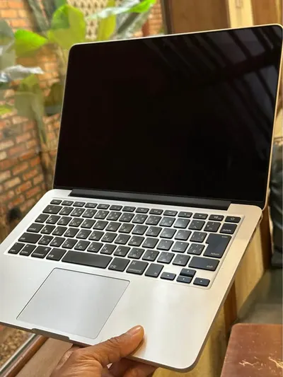 MacBook Pro 2015 13in (Japan), i5 / 8GB / 256GB — 3/9