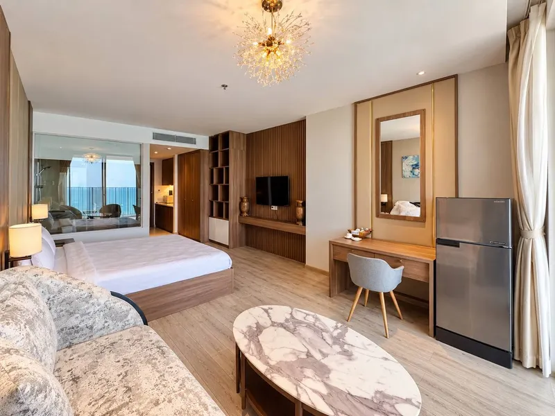 Căn hộ 45m² đầy đủ nội thất, có ban công nhìn ra biển, trung tâm thành phố — 2/8