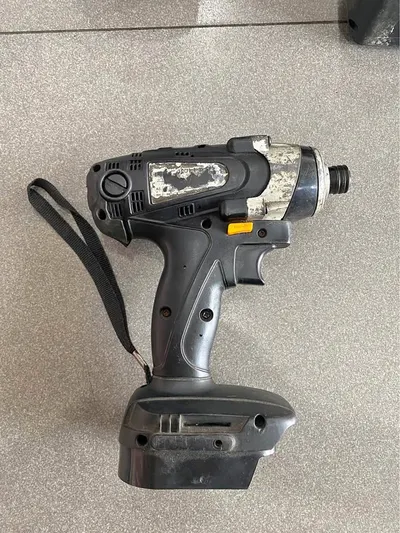 Cordless screwdriver body for sale (Makita-type base), 200,000 VND