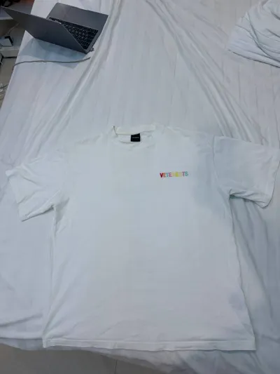 Áo phông VETEMENTS chính hãng, size L, đã qua sử dụng — 4/7