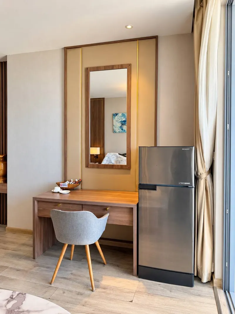 Căn hộ 45m² đầy đủ nội thất, có ban công nhìn ra biển, trung tâm thành phố — 4/8