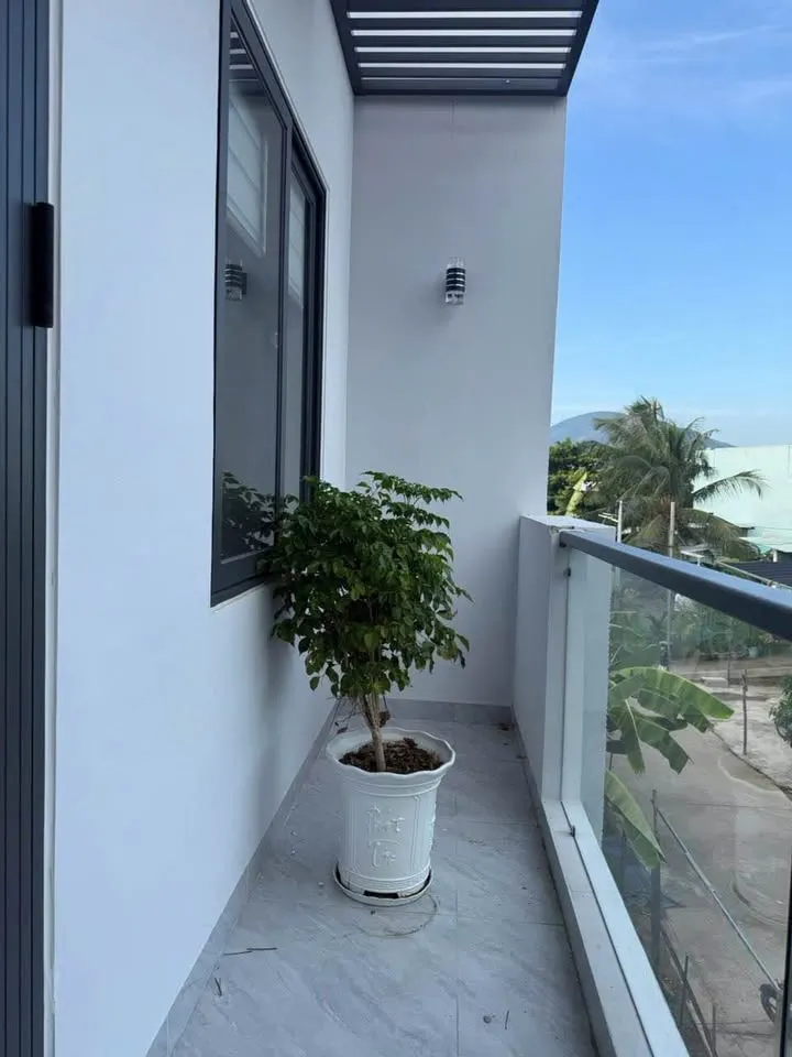 Nhà 2 tầng mới hoàn toàn, có nội thất, cho thuê tại Diên An, Diên Khánh, 15 triệu VND/tháng — 10/10