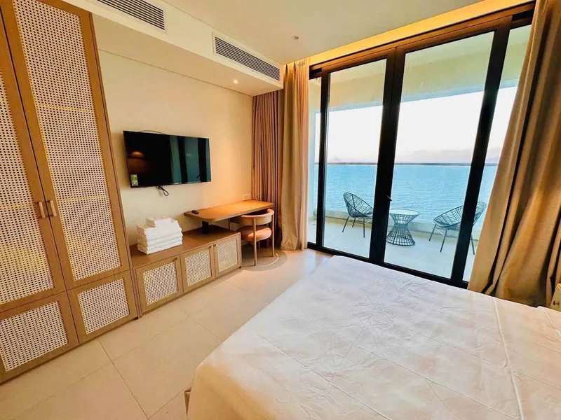 Furnished apartment with separate bedroom and sea view, LVCC Paramount — 2/4