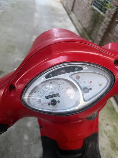 出售SYM Attila 125cc踏板摩托车 — 4/4