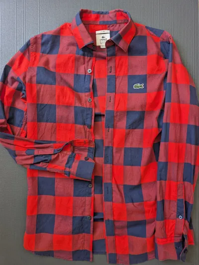 Four second-hand clothing items for sale: H&M shirt, Lacoste shirt, Hah Archive backpack, Jamaica t-shirt — 2/2