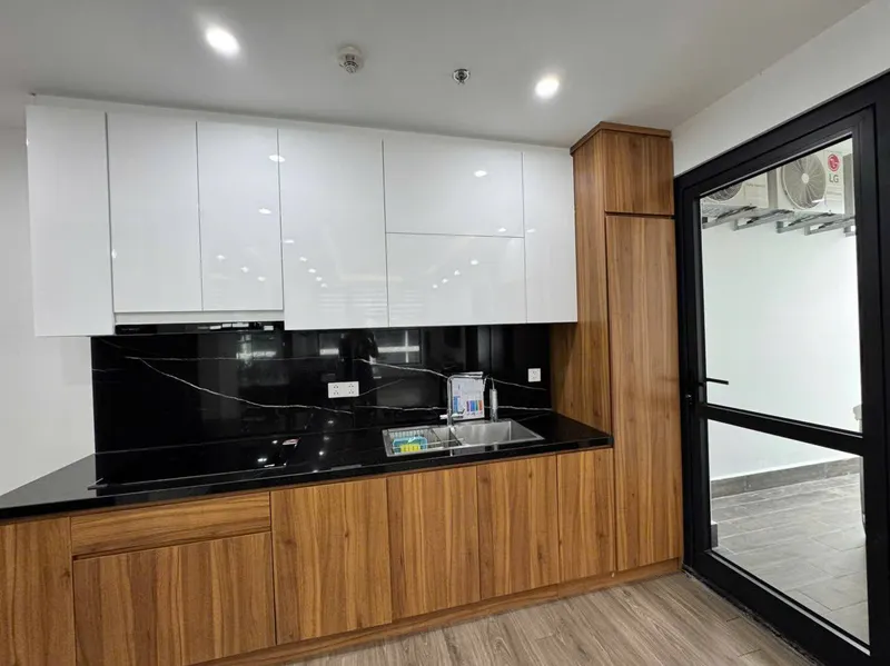 Cho thuê căn hộ 3 phòng ngủ có nội thất, tòa Hud Building, trung tâm thành phố — 4/5