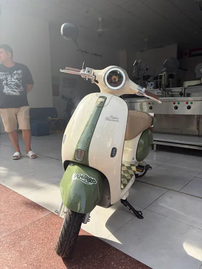 Yadea Ova retro electric scooter for sale — 2/5