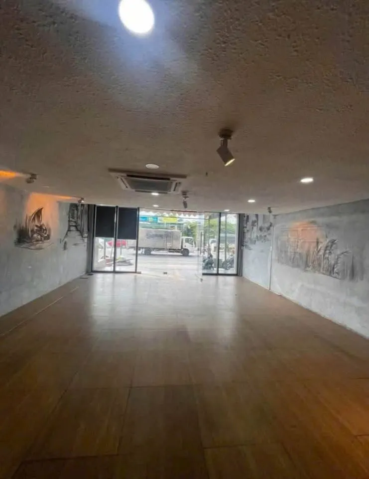 Shophouse for rent on Tố Hữu road, Phước Hải, 27M VND/month — 3/5
