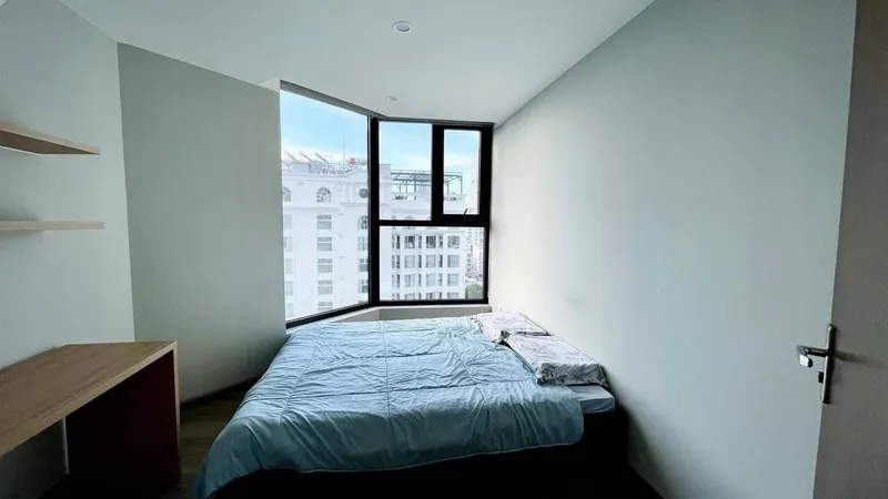 3-bedroom furnished apartment for rent in HUD Building, city centre