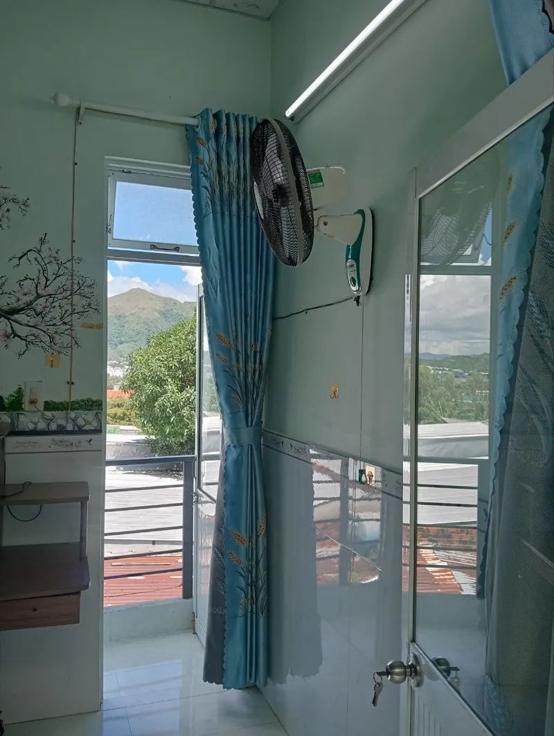 Room with balcony for daily rent near the north market, 450k VND/night