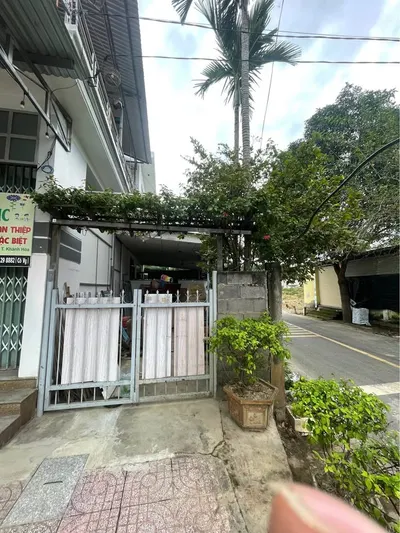 Small 30m² space for rent at Nguyễn Trãi – Lê Thánh Tôn corner, 2.5M VND — 3/6