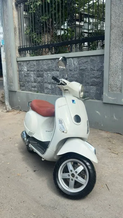 Vespa LX 125 Scooter 2010 – 7M VND — 3/5
