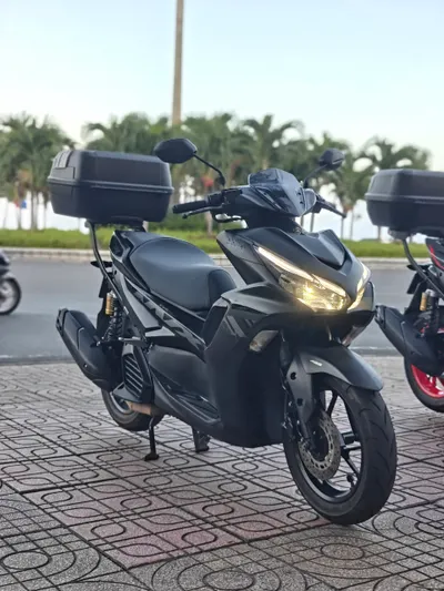 2 скутера Yamaha NVX V2 155cc 2022 на продажу — 8/12