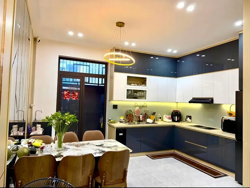 3-bedroom furnished house for rent in Mi Gia, 270 m²