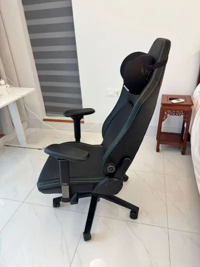 Razer gaming chair, black, 10M VND — 2/3
