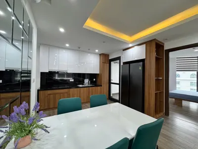 Cho thuê căn hộ 3 phòng ngủ có nội thất, tòa Hud Building, trung tâm thành phố — 2/5