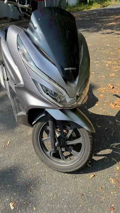 Honda PCX 2018 125cc scooter for sale, 36M VND