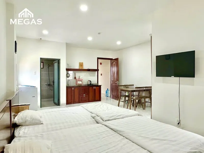 Furnished studio with balcony for rent near the beach, Pham Ngoc Thach, 8M VND/month — 2/6