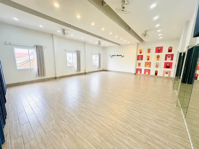 House for rent as café business model, 179m², Dien Khanh town — 4/10