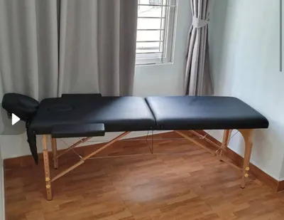 Massage couch / treatment table in excellent condition
