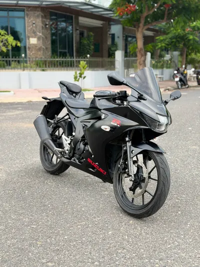 Suzuki GSX-R 150 motorbike for sale (2018) — 4/5