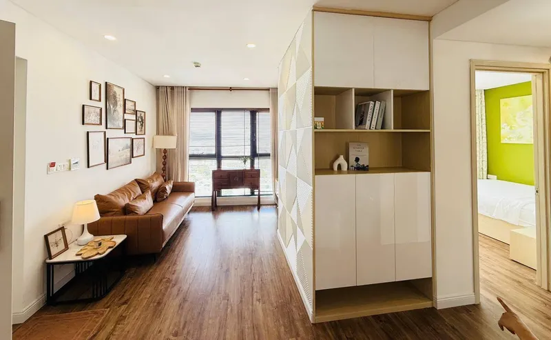2-bedroom furnished apartment, Gold Coast North Tower — 2/5