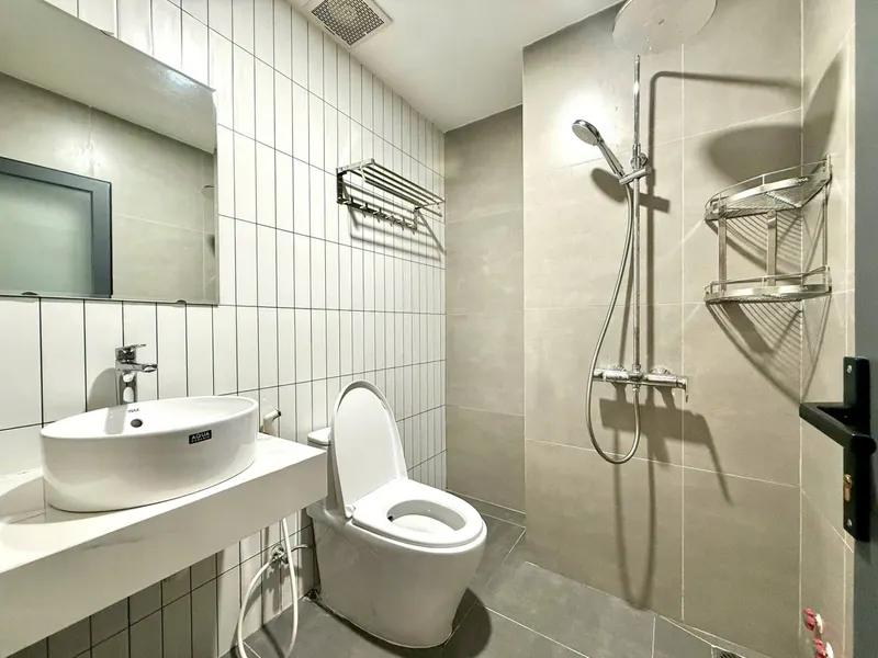 1-bedroom furnished apartment on Nguyen Thien Thuat street, 10M VND/month