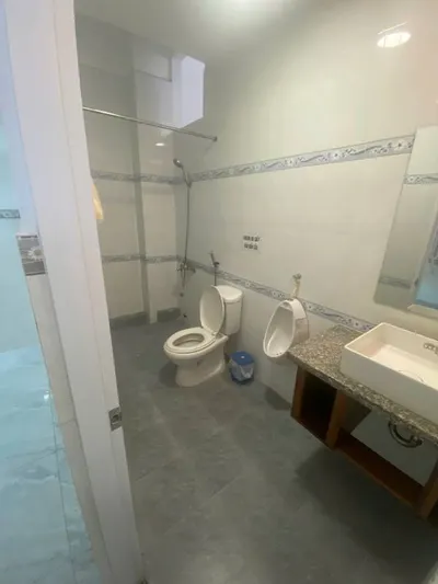 Whole street-front house for rent on Thích Quảng Đức, 4 bedrooms, 35M VND/month — 2/10