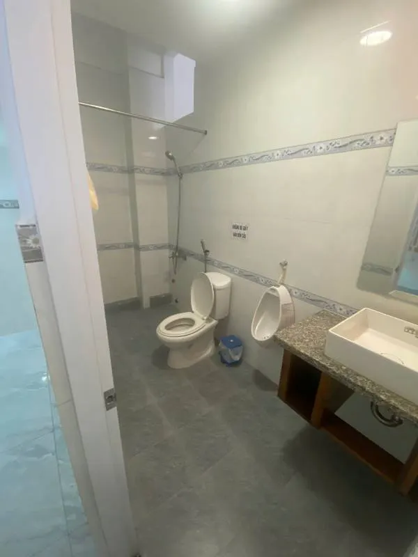 Whole street-front house for rent on Thích Quảng Đức, 4 bedrooms, 35M VND/month — 2/10