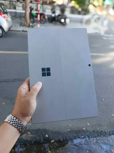Microsoft Surface Pro 7 i5 8GB/256GB 12.3in touchscreen, 7.9M VND — 3/4