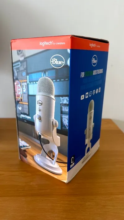 Blue Yeti USB microphone for sale, 3M VND