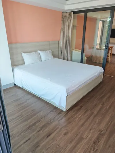 2-bedroom apartment for rent in city center with parking