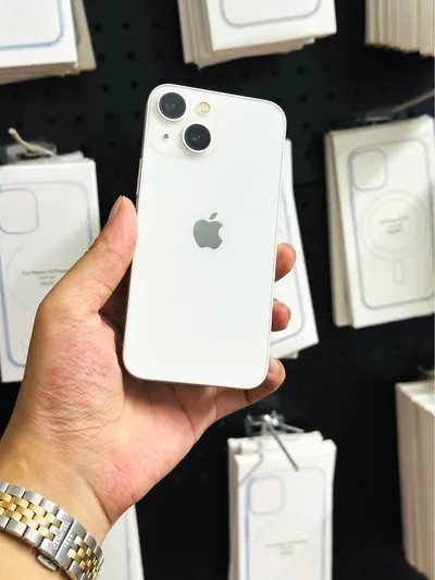 iPhone 13 mini 128GB màu trắng, đã qua sử dụng, khoảng 6 triệu VND — 2/9