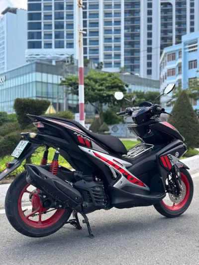 Yamaha NVX 155 motorbike (2017) for sale — 3/8