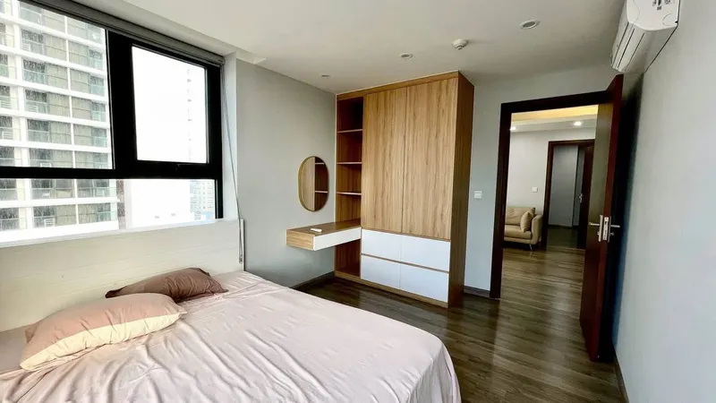 3-bedroom furnished apartment for rent in HUD Building, city centre
