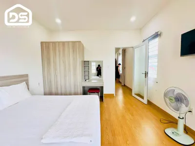 Bright 1-bedroom apartment with balcony on Buu Doa